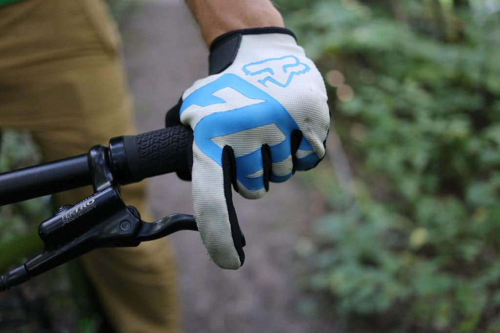 5 Awesome Pairs of Mountain Bike Gloves for Your Most Adventurous Rides