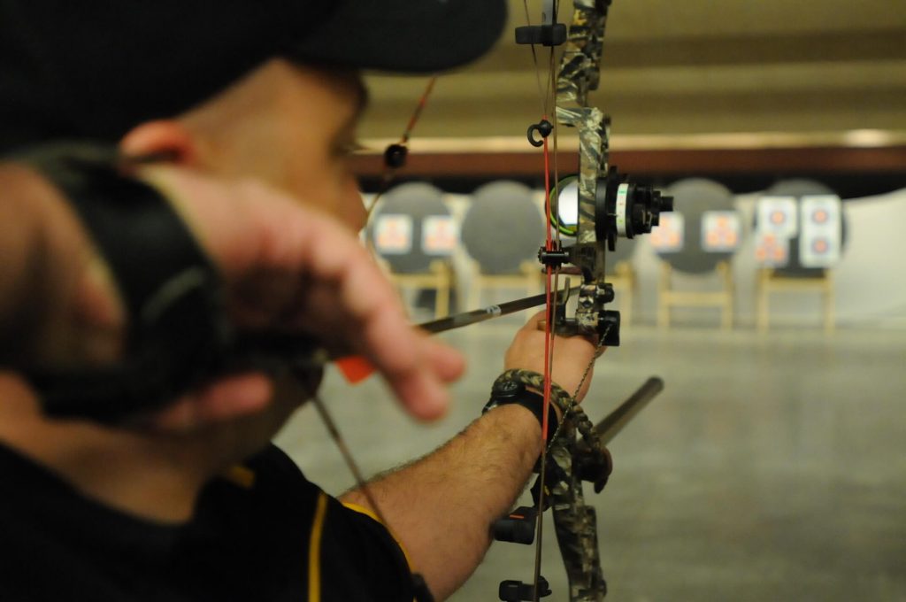 8 Great Compound Bows for Beginners - First Archery Lessons with Ease