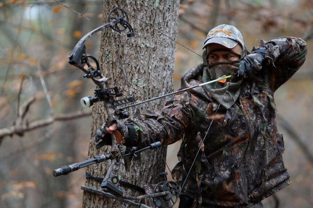 5 Best Left-Handed Compound Bows for Optimum Efficiency and Smooth Operation